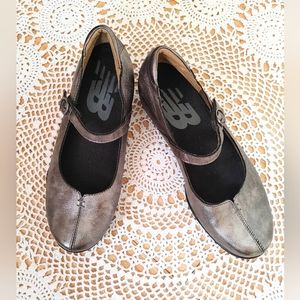 TAOS Silver Metallic Round Toe Mary Janes Size 7